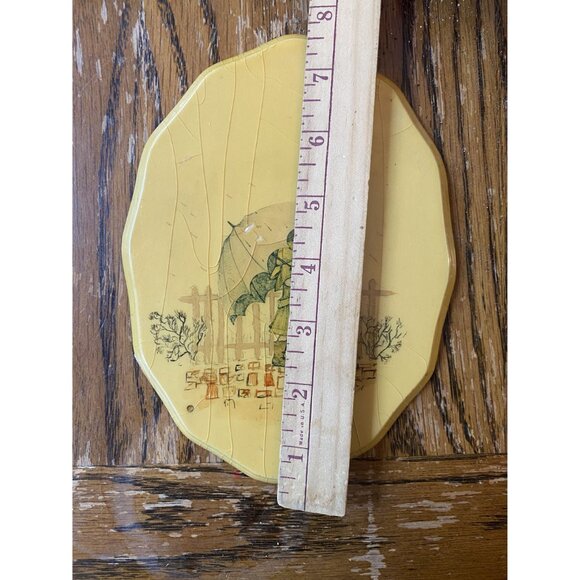 Vintage 1973 W. Mann Wooden Plaque With Girl & Umbrella Illustration - Picture 4 of 6